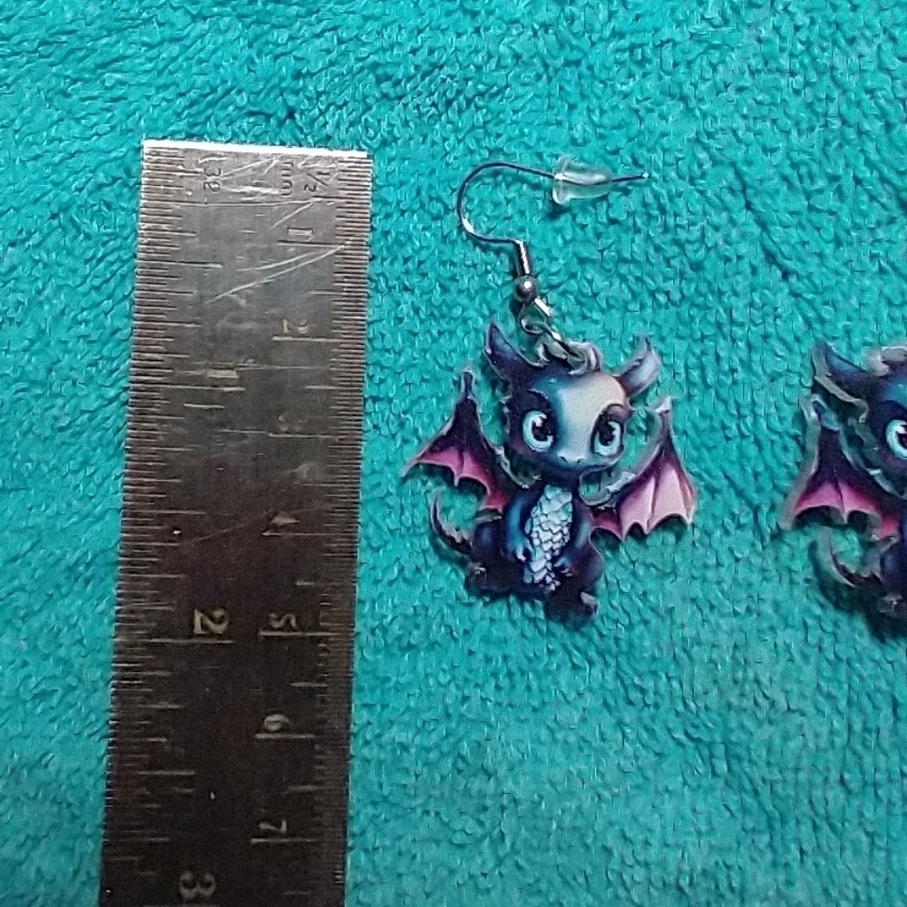 Cute acrylic purple dragon wire earrings - Picture 3 of 3